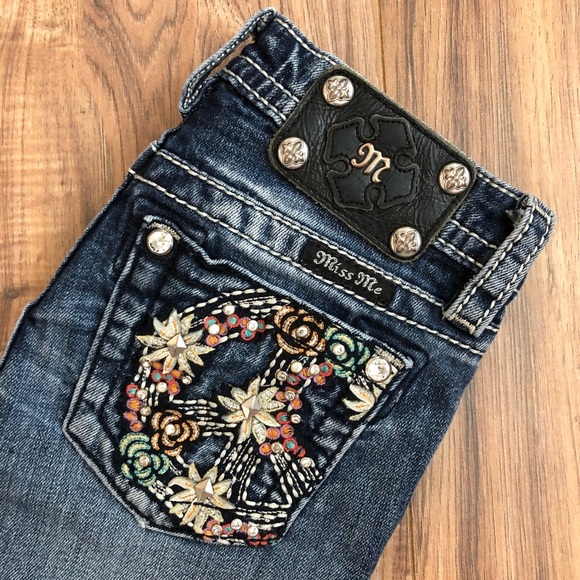 Like 🆕 Peace✌🏼Flowers 🌸 & Bling Miss Me Capris - Picture 1 of 9